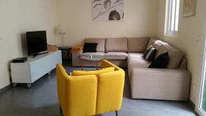 TV a/nebo společenská místnost v ubytování Apartamento zona playa de San Sebastian