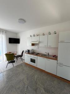 Kuchyň nebo kuchyňský kout v ubytování Ferienwohnung Armani