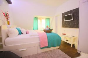 TV a/nebo společenská místnost v ubytování Hotel Barbarossa Garni
