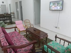 Et tv og/eller underholdning på Homestay Gapam Kasih + 3 billeder