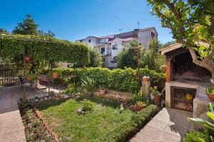 a backyard with a garden with plants and a fireplace at Apartment Mirjana in Split