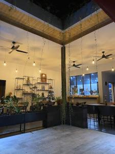 Nhà hàng/khu ăn uống khác tại Le Chien Rouge