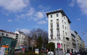 Budynek, w którym mieści się apartament