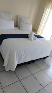 Giường trong phòng chung tại Shelly Beach Guest House