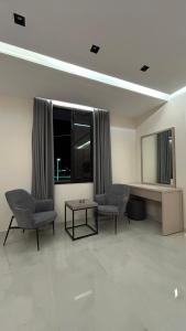 Et opholdsområde på فندق قمم الصفوه الفندقيه + 48 billeder