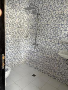 Et badeværelse på Résidence KENZO