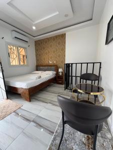 En eller flere senge i et værelse på Résidence KENZO