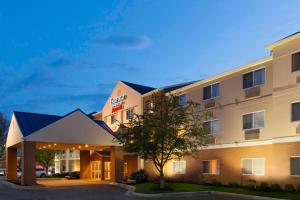 una rappresentazione della parte anteriore di un hotel di Fairfield Inn & Suites Grand Rapids Airport a Grand Rapids