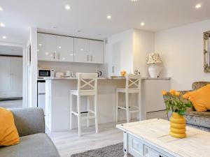 a living room with a couch and a kitchen at The Haven Lodge in Clifton
