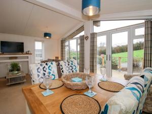 a living room with a table and chairs at The Hedgerows - Hillview Lodges in Kidderminster