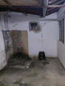 an empty room with a window and an air conditioner at Casa Praça in Paripueira +1 photo