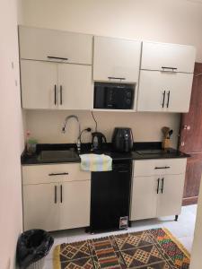 Nhà bếp/bếp nhỏ tại la Hacienda Cozy Studio Chalet