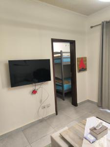 TV/trung tâm giải trí tại la Hacienda Cozy Studio Chalet