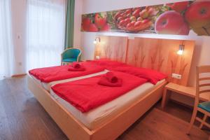 En eller flere senge i et værelse på Weingut Herzinger