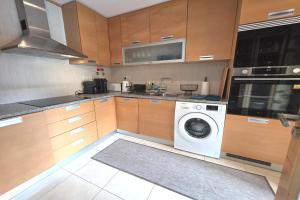 a kitchen with a washer and a washing machine at SV Villa Burgau in Burgau