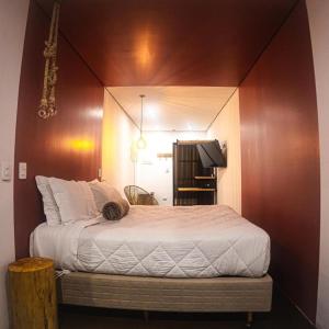 En eller flere senge i et værelse på Hotel Boutique Village della Nonna