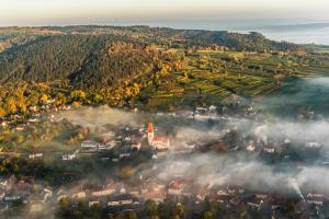Naturlandskabet i nærheden af feriegården + 3 billeder