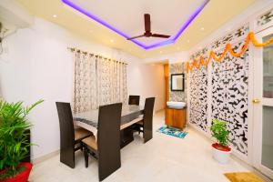 a dining room with a table and a purple ceiling at AeroStay Comfort Inn - Near Ranchi Airport in Rānchī