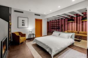 Orizontes View Hotel tesisinde bir odada yatak veya yataklar