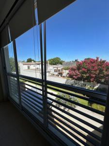 a window in a building with a view of a tree at Dpto 9 - Colon - 1 DORMITORIO - PQ ALQUILERES TEMPORARIOS in Colón +2 photos