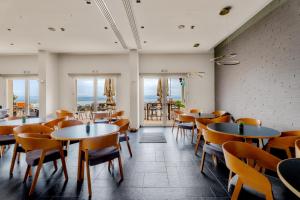 Orizontes View Hotel tesisinde bir oturma alanı