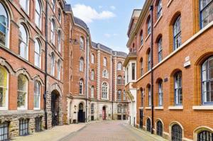 an alley between two large brick buildings at Stylish City Penthouse Getaway in Nottingham