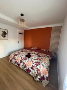 Giường trong phòng chung tại Logement autonome pour 2 à 4 personnes