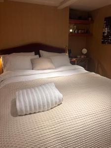 Billede fra billedgalleriet på Charming central Winchester room, self-contained i Winchester