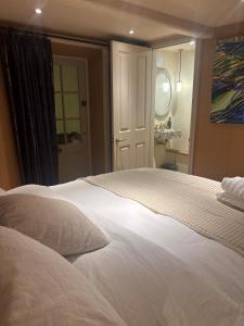 Billede fra billedgalleriet på Charming central Winchester room, self-contained i Winchester