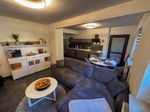 a living room with a couch and a table at Ferienwohnung Gleesbergquelle in Aue-Bad Schlema