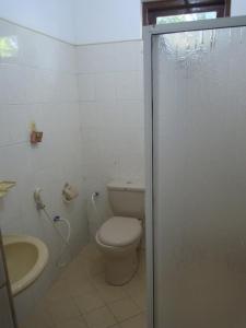 A bathroom at Devi Tourist Home