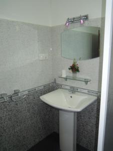 Kylpyhuone majoituspaikassa Devi Tourist Home