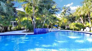 Bazén v ubytování Coral Breeze by AvantStay Close to Beach w Balcony Shared Pool Month Long Stays Only nebo v jeho okolí
