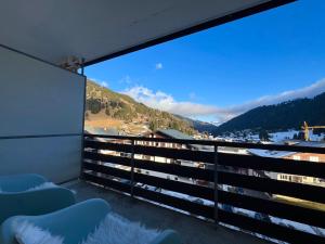 a balcony with chairs and a view of a mountain at Bellavista Morgins in Troistorrents