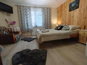 En eller flere senge i et værelse på Bodziuchówka