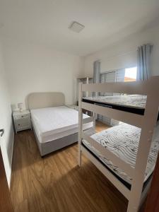 a bedroom with two bunk beds in it at Casa beira Mar in Itanhaém +39 photos