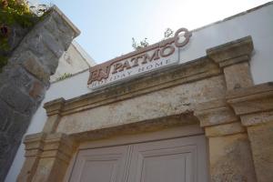 a sign on the top of a building at En Patmo Holiday Home in Patmos