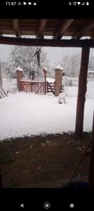 a snow covered yard with a fence and a polar bear at Casita Walden in Cosquín