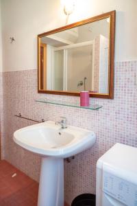 a bathroom with a sink and a mirror at Marcelli, trilocale con balcone e posto auto in Marcelli +32 photos