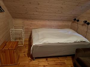 En eller flere senge i et værelse på Øen Hytter 1