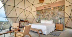 a bedroom with a large bed in a tent at Bodega Alpasión Lodge y Glamping in Tunuyán