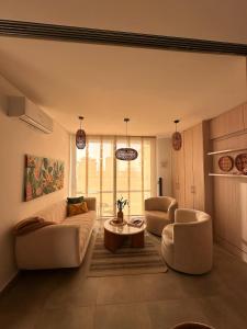 a living room with two couches and a table at Salguero Suites - Playa Salguero - By INMOBILIARIA VS in Santa Marta