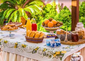 a table topped with baskets of bread and fruit at Ca' Noemi in Venice-Lido