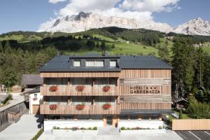 Splošen pogled na gorovje oz. razgled na gore, ki ga ponuja hotel