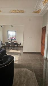 a living room with a table and chairs in it at Maison Jaspe in Brazzaville