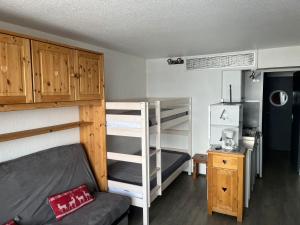 a room with two bunk beds and a desk at Ancolie in Villarembert