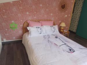 En eller flere senge i et værelse på charmante maisonnette au calme