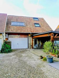a house with a garage and a driveway at La Grange de Pépé in Biltzheim
