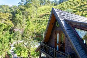 a log cabin with a view of a mountain at tinys house in Lạc Dương