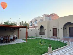 En have udenfor Bab Al Shams Palace